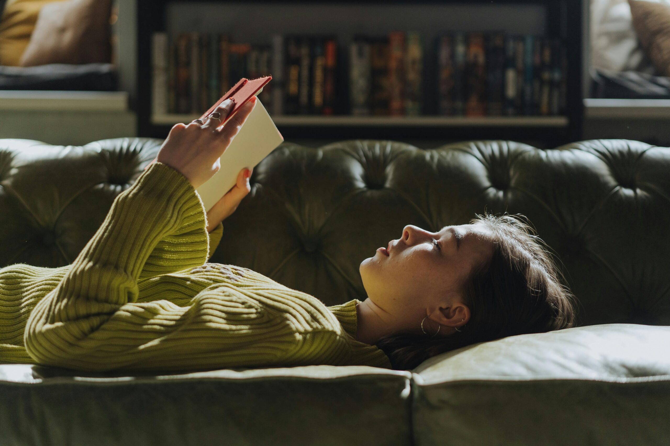 entrepreneur mom reading a book